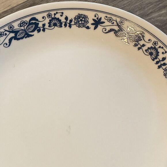 Corelle Old Town Blue Onion 8 1/2" Salad Plates Set of 4 - Picture 4 of 5